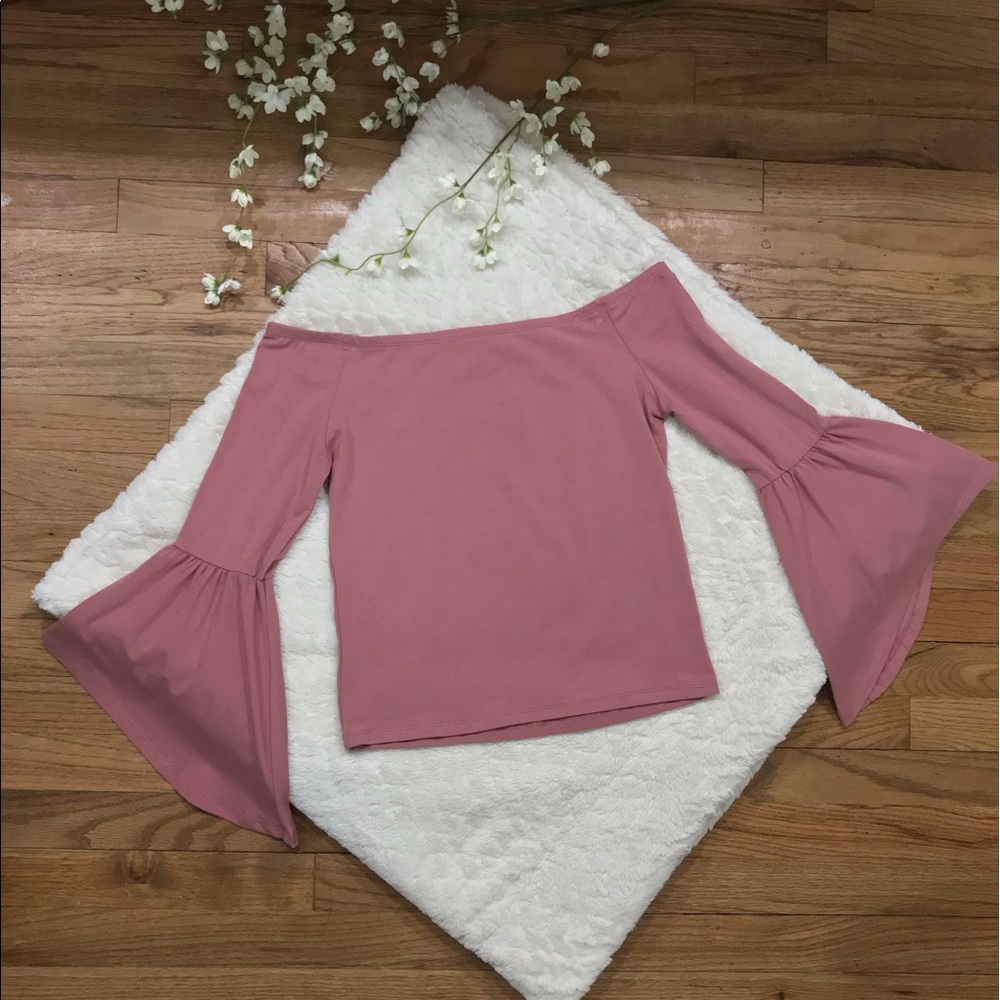 Active USA Size Medium Off-Shoulder Top